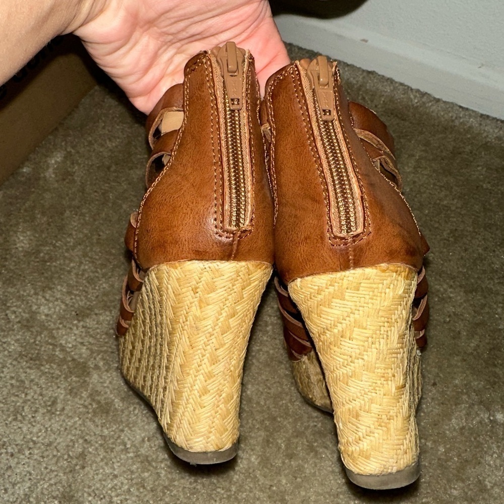 WOMENS AMERICAN EAGLE STRAPY WEDGE SHOES SIZE 6.5 BROWN - Picture 6 of 10